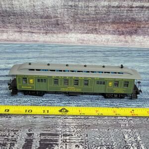 Vintage H.O scale Pullman US post office car caboose green and gray